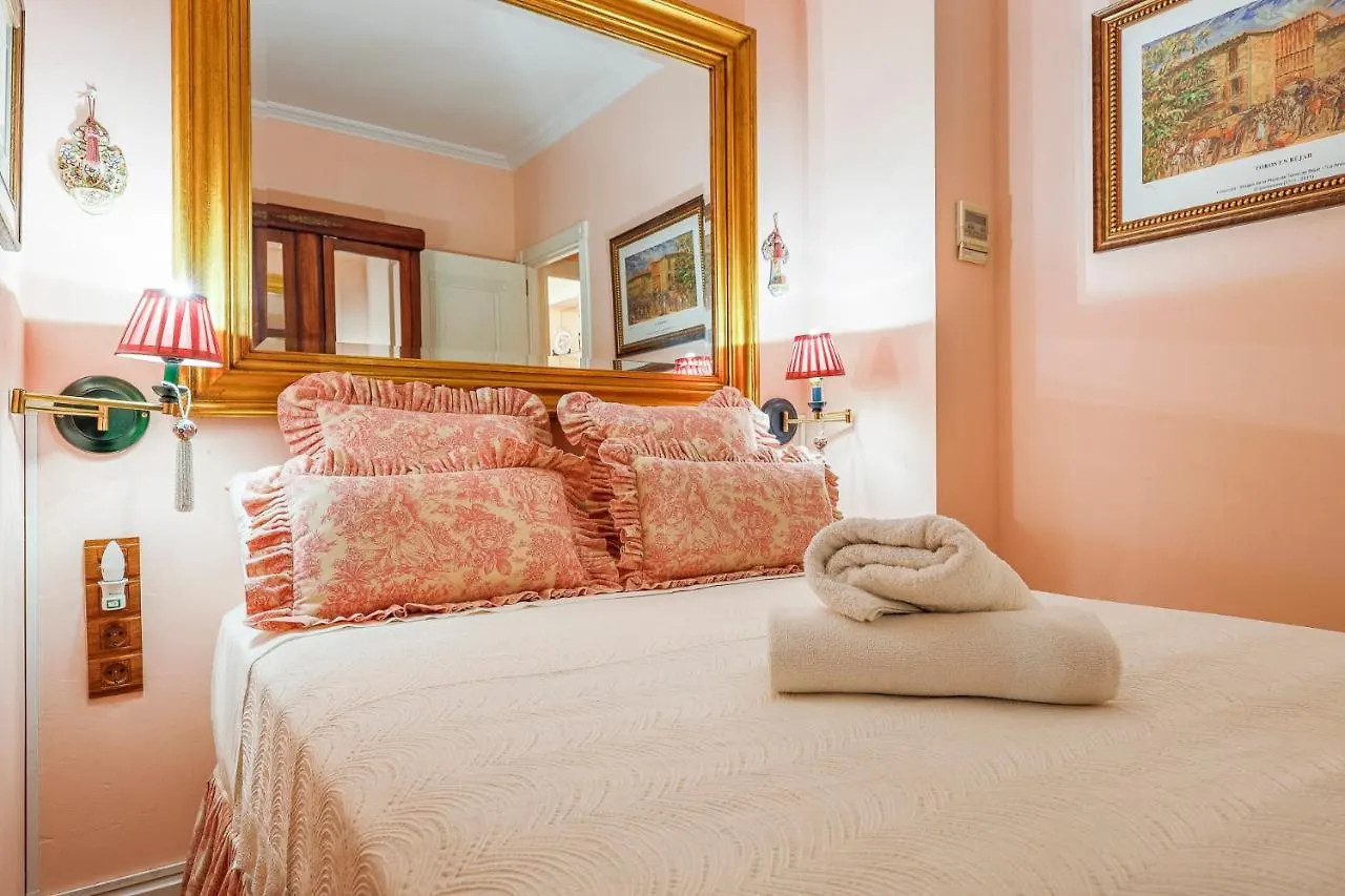 Historic Apartment In Santa Cruz Seville Spain