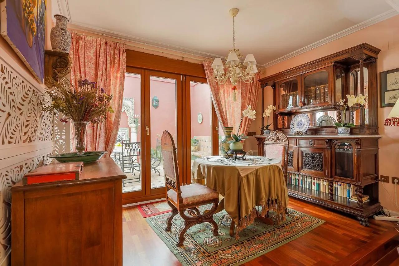 Historic Apartment In Santa Cruz Seville Spain