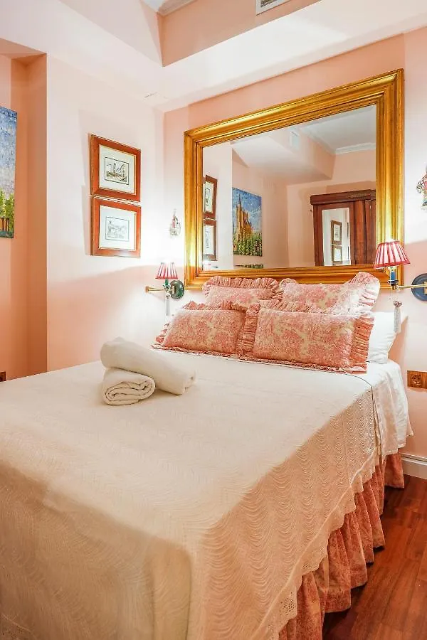 Historic Apartment In Santa Cruz Seville Spain
