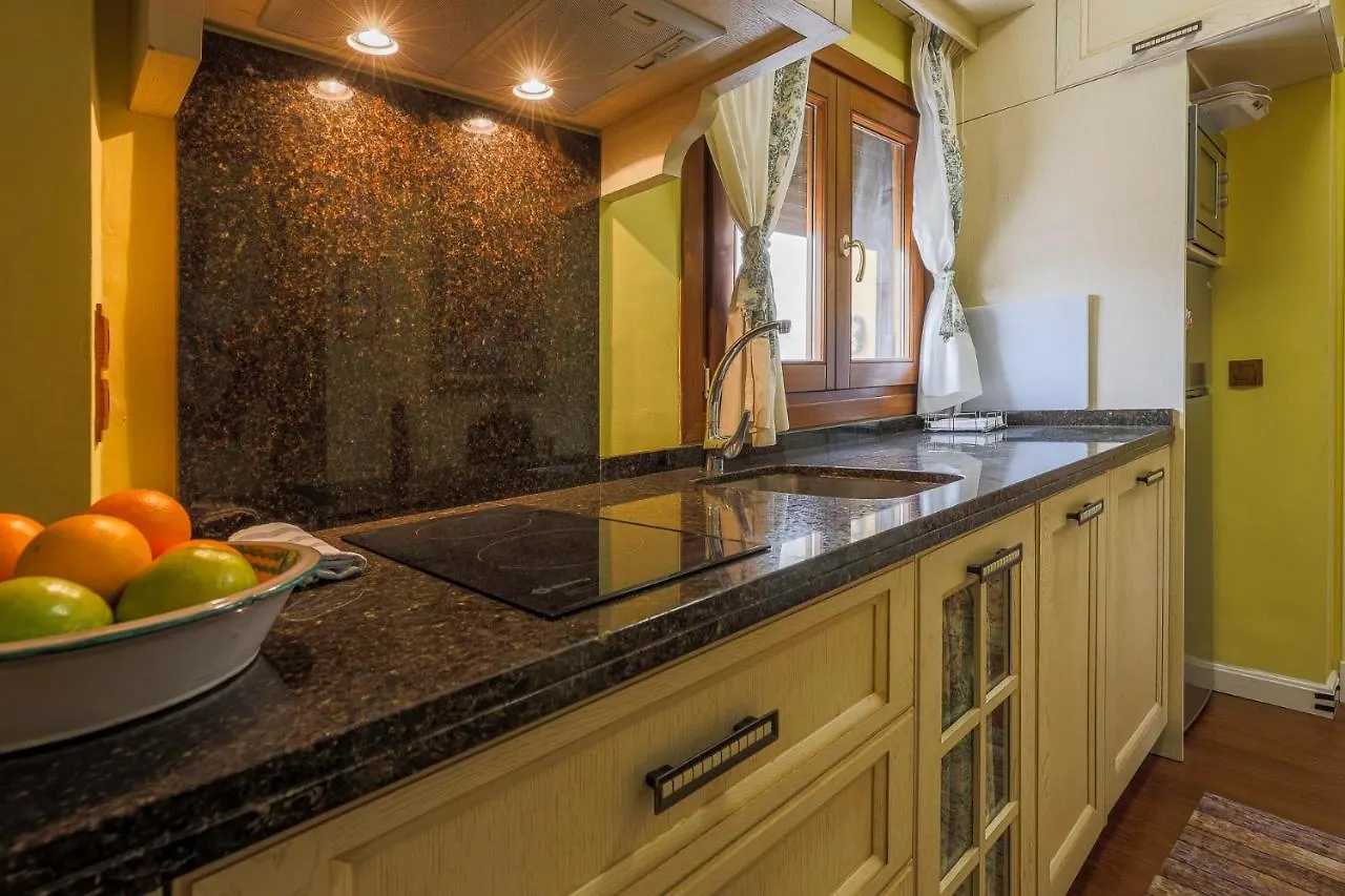 Historic Apartment In Santa Cruz Seville 0*,