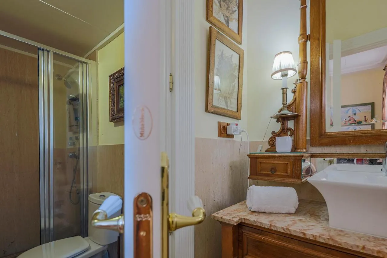 Historic Apartment In Santa Cruz Seville Spain