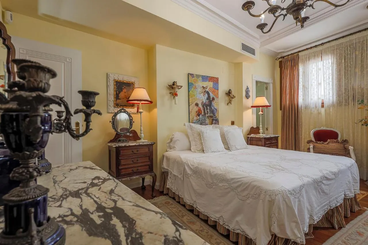 Historic Apartment In Santa Cruz Seville