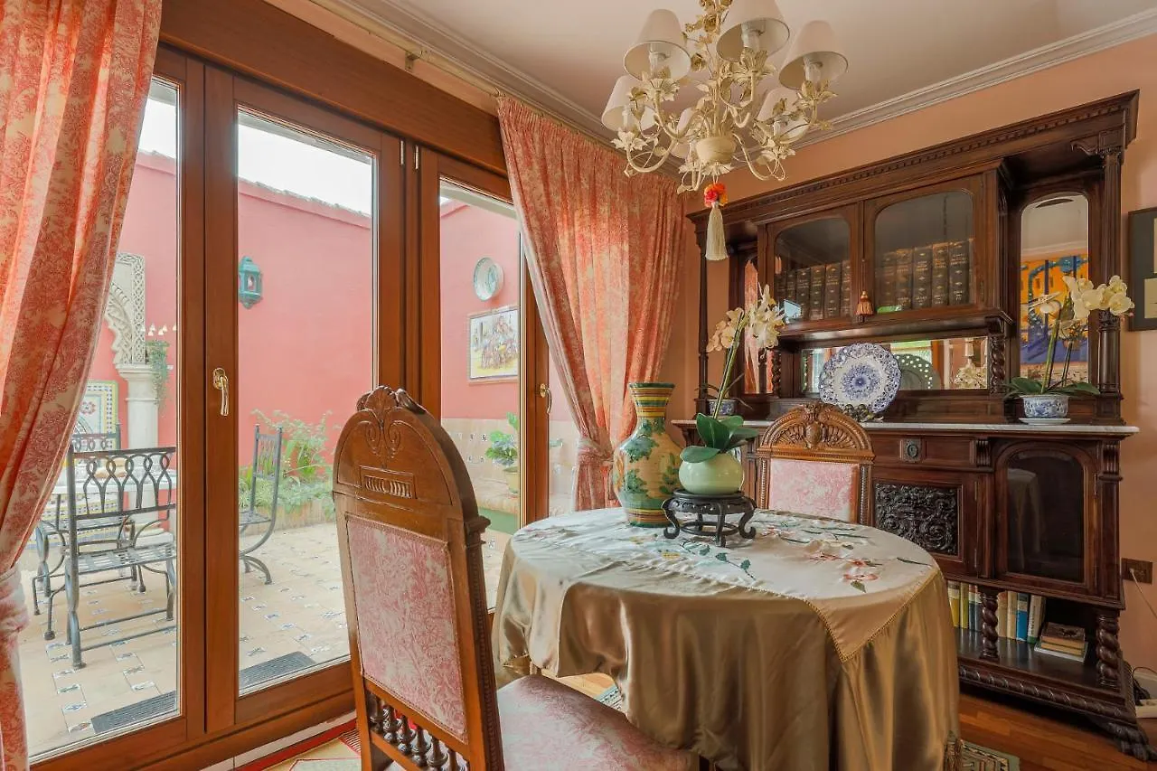 Historic Apartment In Santa Cruz Seville
