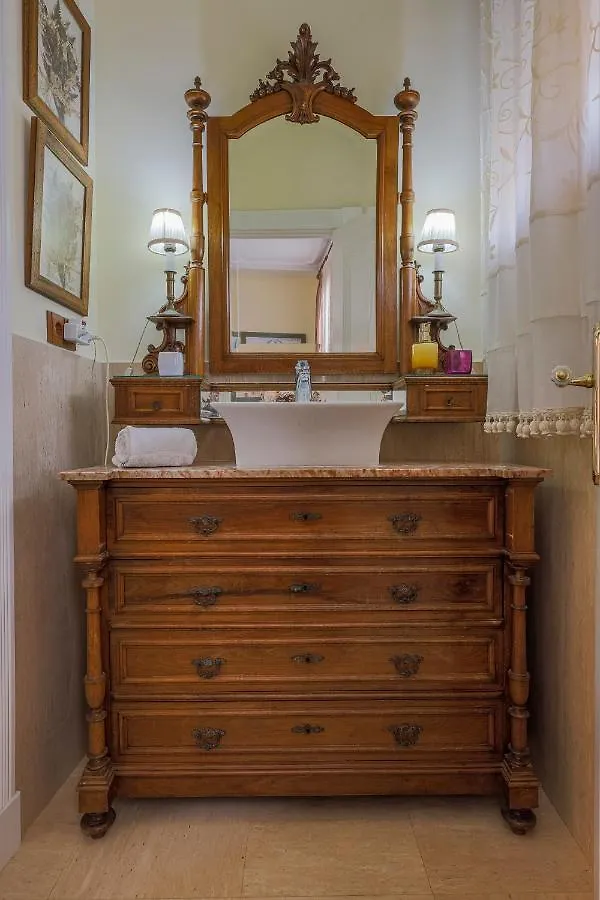 Historic Apartment In Santa Cruz Seville