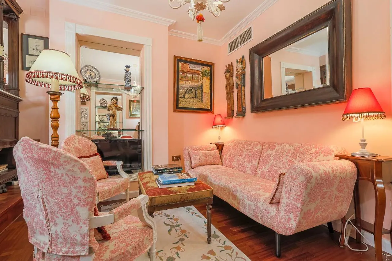 Historic Apartment In Santa Cruz Seville